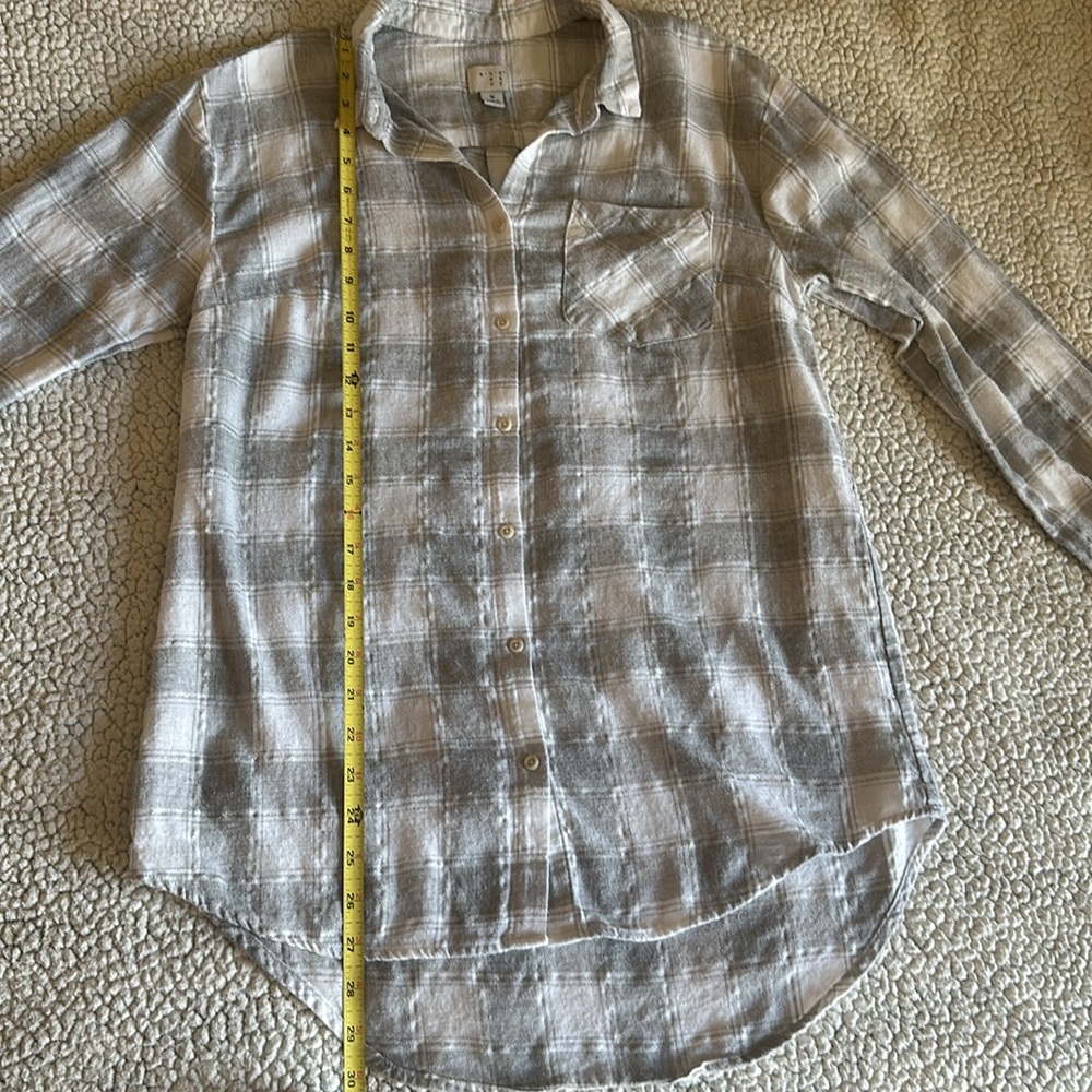 3/$15 PLAID FLANNEL GRAY/WHITE W/ SILVER THREAD POCKET SOFT A NEW DAY SZ M 3/$15 - Picture 5 of 7